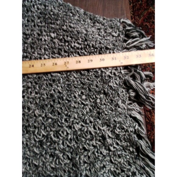 Women's 88th & Madison Gray Black Mingled Shawl Size Medium - Picture 9 of 13